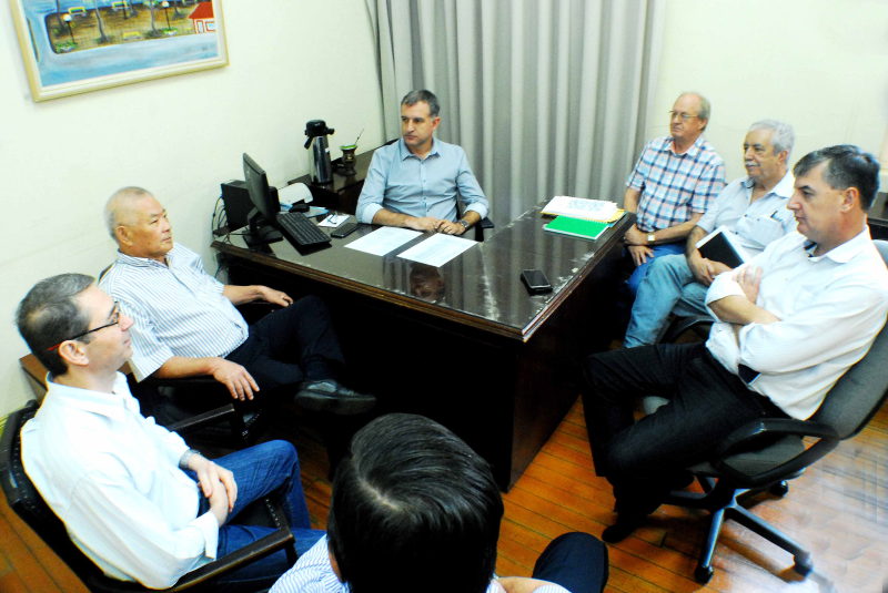 Lideranças políticas e empresariais debatem futuros investimentos no municí